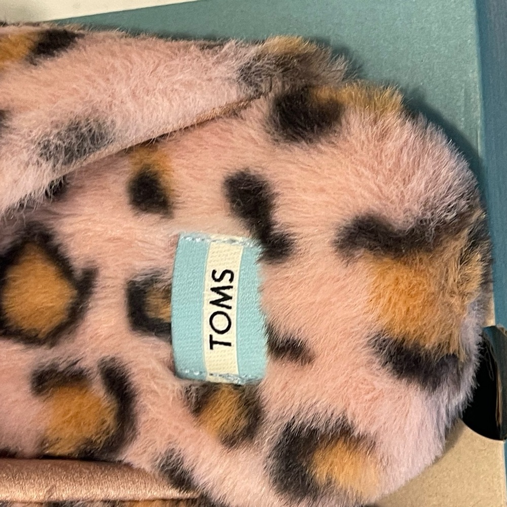 TOMS Pink Spanish Villa Cheetah Print Faux Fur Slippers - Picture 7 of 16
